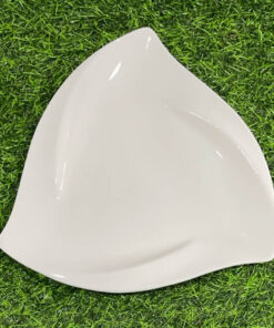 PLATO CERAMICA COLOR BLANCO DE TRIÁNGULO 9" 1UND