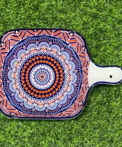 PLATO CERÁMICA CUADRADO CON AGARRADERA CON DISEÑOS COLOR ANARANJADO Y AZUL 9" 1UND