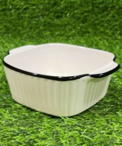 TAZA CERÁMICA CUADRADA CON AGARRADERA DE COLOR BLNACO CON BORDE NEGRO 5.7" 1UND