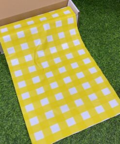 ROLLO DE MANTEL PARA FIESTA DE CUADRADO AMARILLO CON BLANCO 1.37M*30M 1UND