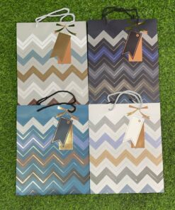 BOLSA DE REGALO DE DISEÑOS 32*25.5*10.5 1UND