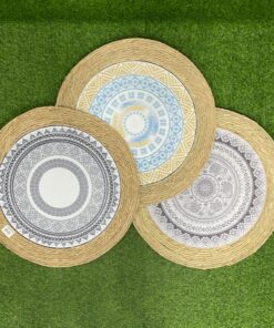 ALFOMBRA REDONDA DE HIERBA DE ESPADAÑA CON DISEÑOS 60CM 1UND