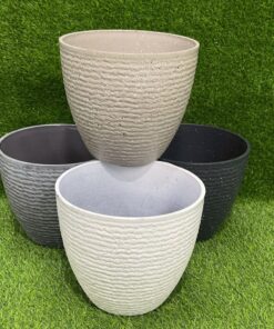 MACETA PLÁSTICA REDONDA DE COLOR LISO CON DISEÑO 23.5*27CM 1UND