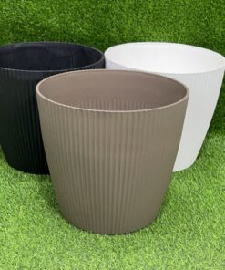 MACETA PLÁSTICA REDONDA DE COLOR LISO CON DISEÑO 30*32.5CM 1UND
