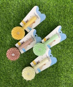 CEPILLO PARA MASCOTA CON RECIPIENTE PARA SHAMPOO 1UND