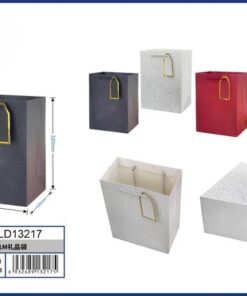 BOLSA DE REGALO DE COLOR LISO CON ETIQUETA 32*26*12CM 1UND