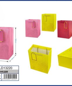 BOLSA DE REGALO DE COLOR LISO CON ETIQUETA 32*26*12CM 1UND