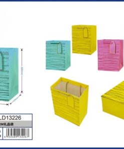 BOLSA DE REGALO DE COLOR LISO CON DISEÑOS Y CON ETIQUETA 32*26*12CM 1UND