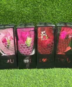 RAMO DE FLOR GANCHILLO CON CAJA DE 3 ROSAS 1UND / 51115-31